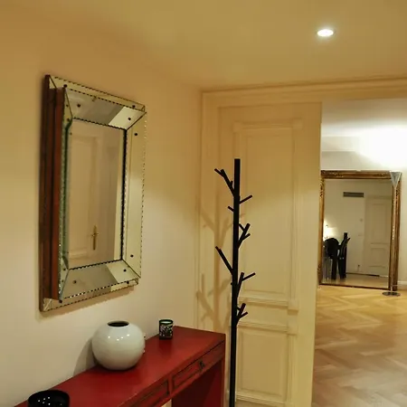 Au Champs Elysees アパート パリ