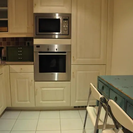 Au Champs Elysees パリ