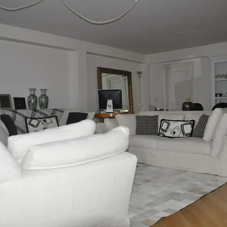 Au Champs Elysees アパート パリ