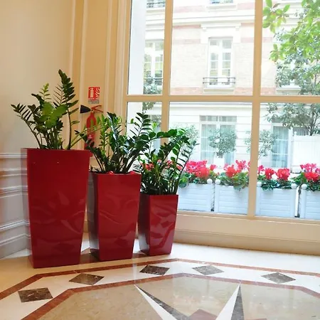 Au Champs Elysees アパート