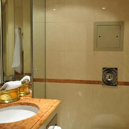 Au Champs Elysees * パリ