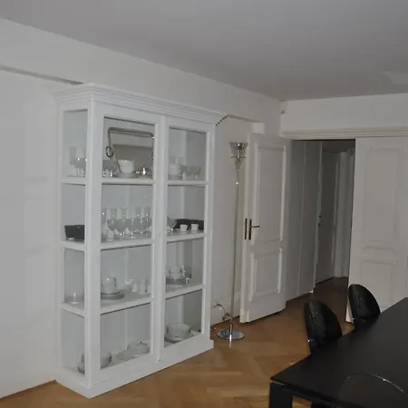 Au Champs Elysées Apartamento